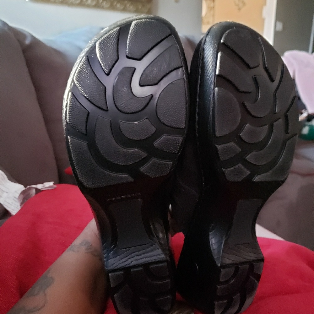 Clogs - Picture 2 of 2